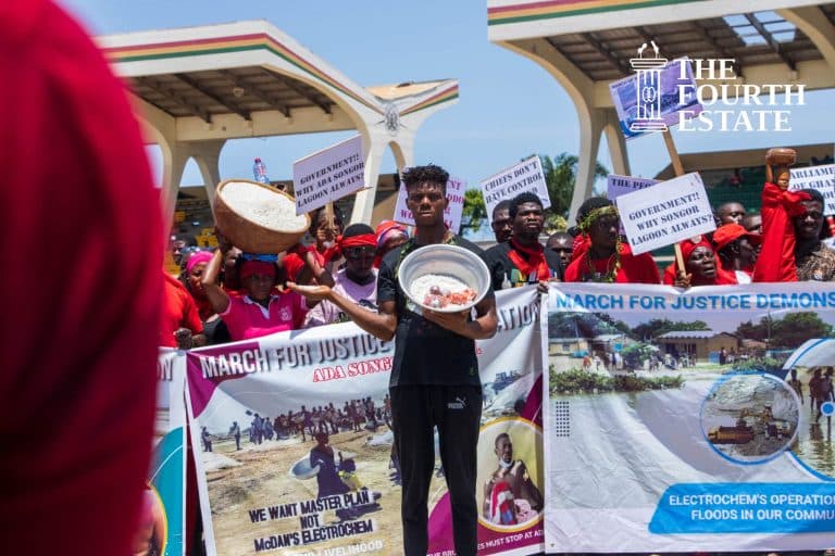 PHOTOS: Ada protesters warn against dealing with paramount chief over salt concession
