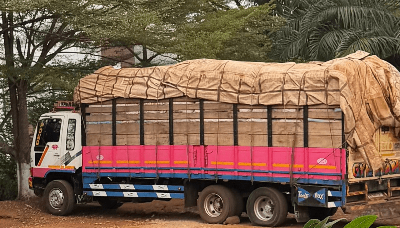 Customs impounds 8,100 boxes of contraband cigarettes