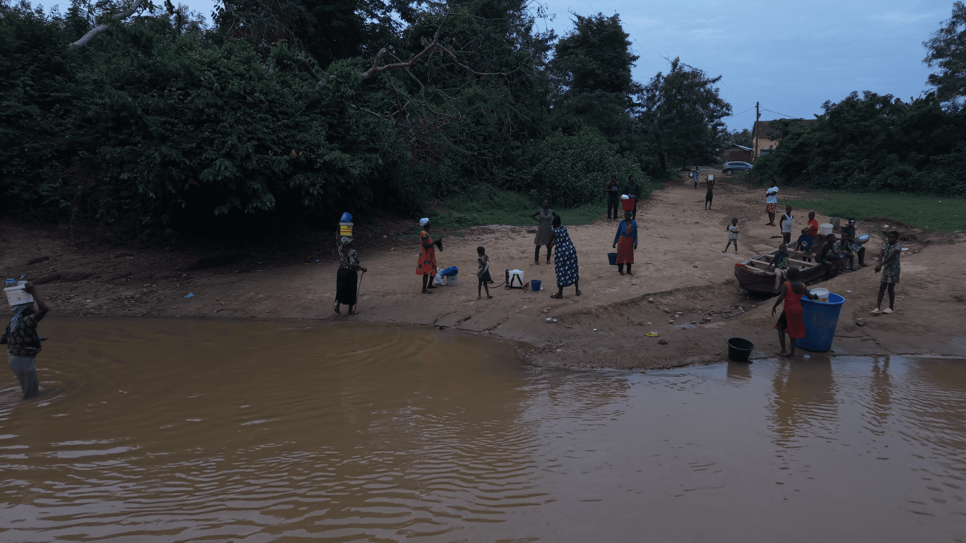 Gold rush: Galamsey boom sends communities in hunt for water