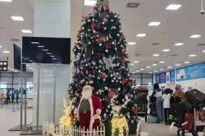 ghana-airport-christmas-tree