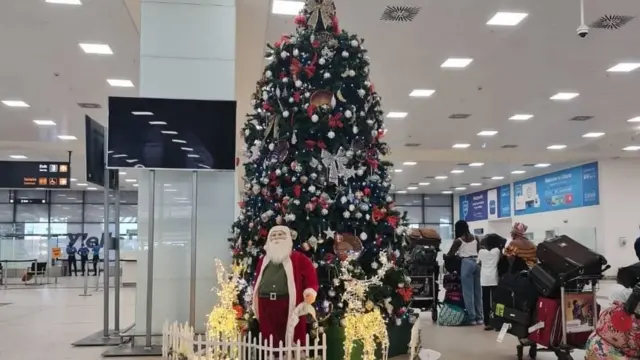 ghana-airport-christmas-tree